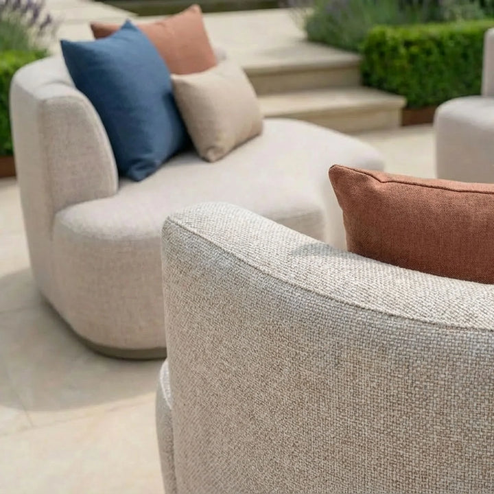 Maze -  Snug Lifestyle Suite with Rising Table