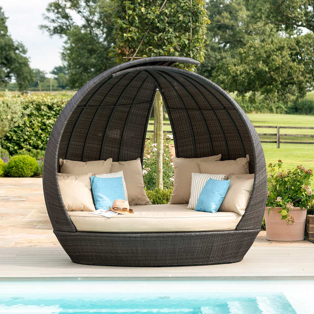 Lotus Daybed - Modern Rattan
