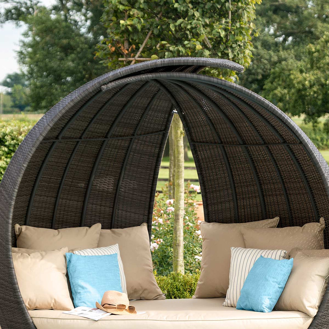 Maze Lotus Daybed Modern Rattan