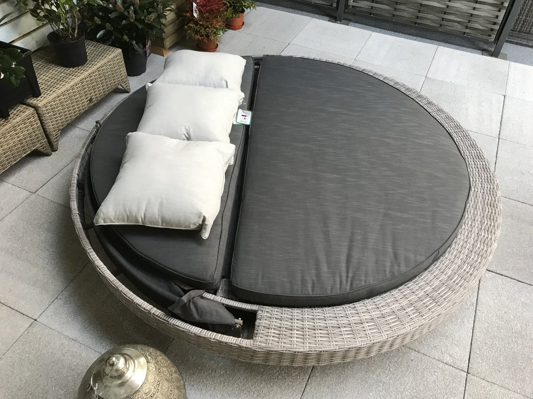 MADISON - Large round Daybed in Fine Grey wicker with Dark/Silver Grey cushions - MADI0193 - Modern Rattan