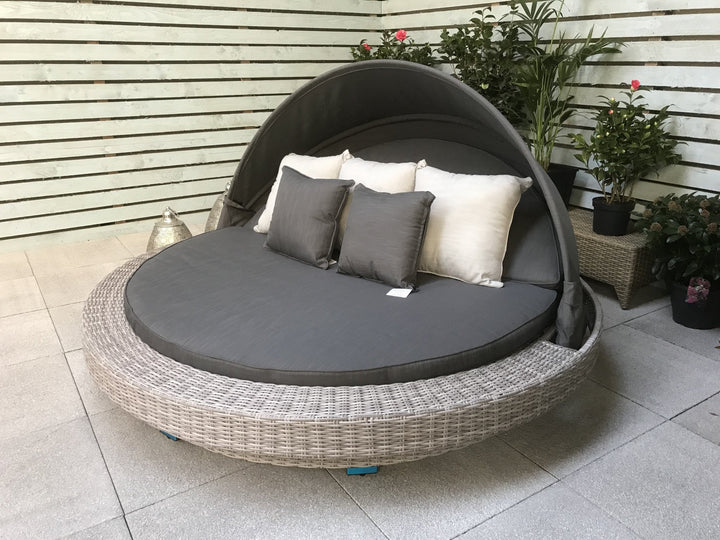 MADISON - Large round Daybed in Fine Grey wicker with Dark/Silver Grey cushions - MADI0193 - Modern Rattan
